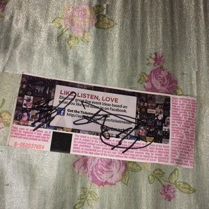 PALAYE ROYALE SIGNED REM AND EM WARPED TOUR